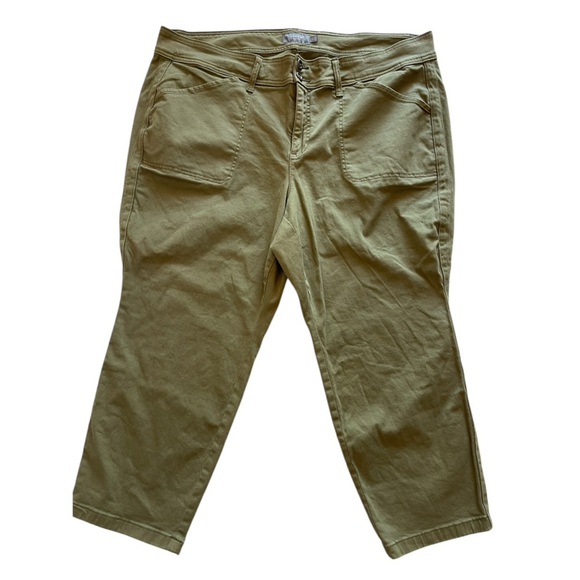 Torrid Olive Green Cropped Stretch Comfort Pants - Size 24 - Picture 1 of 14